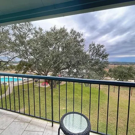 Lakeview Lookout Near Canyon Lake